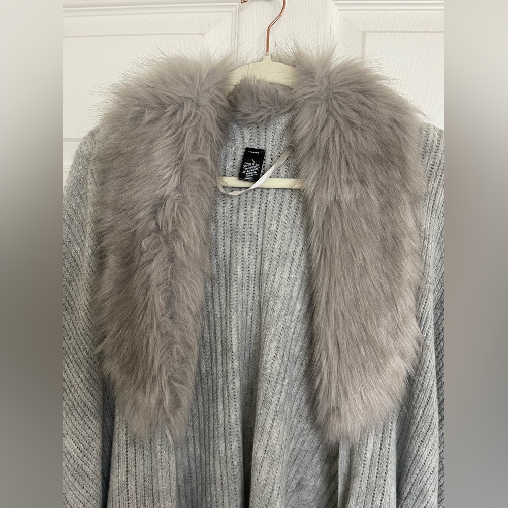 Mixit Soft Light Gray Open Knit Poncho with Faux Fur Trim - Picture 3 of 6
